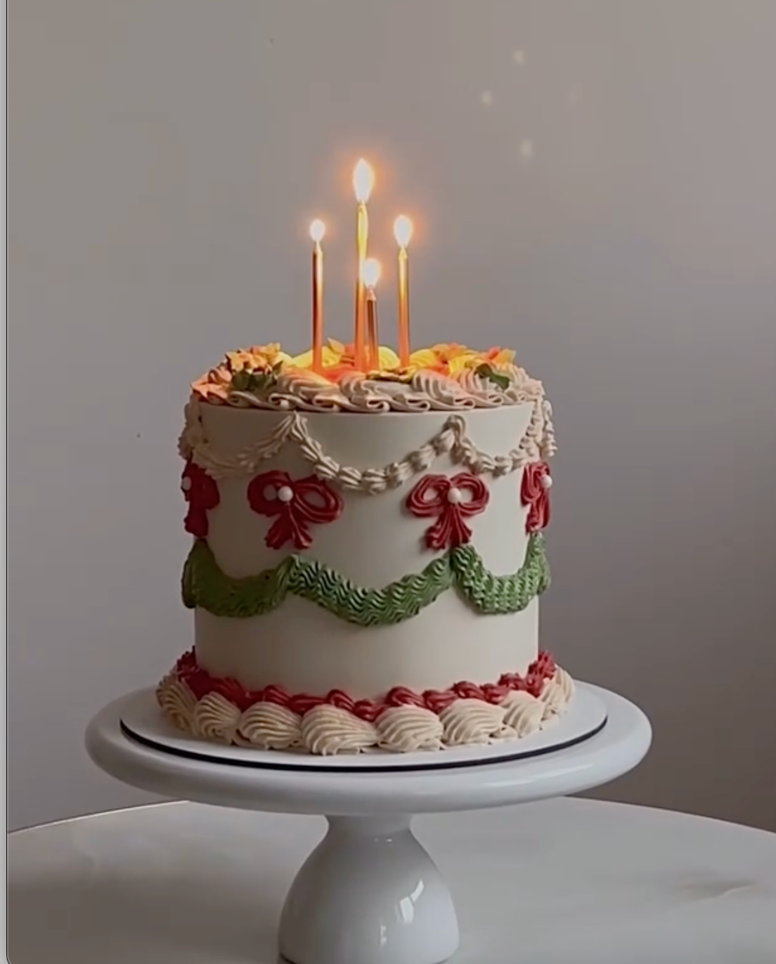 Gâteau de Noël et Réveillon en édition limitée, décor festif raffiné – Blendys Cakes