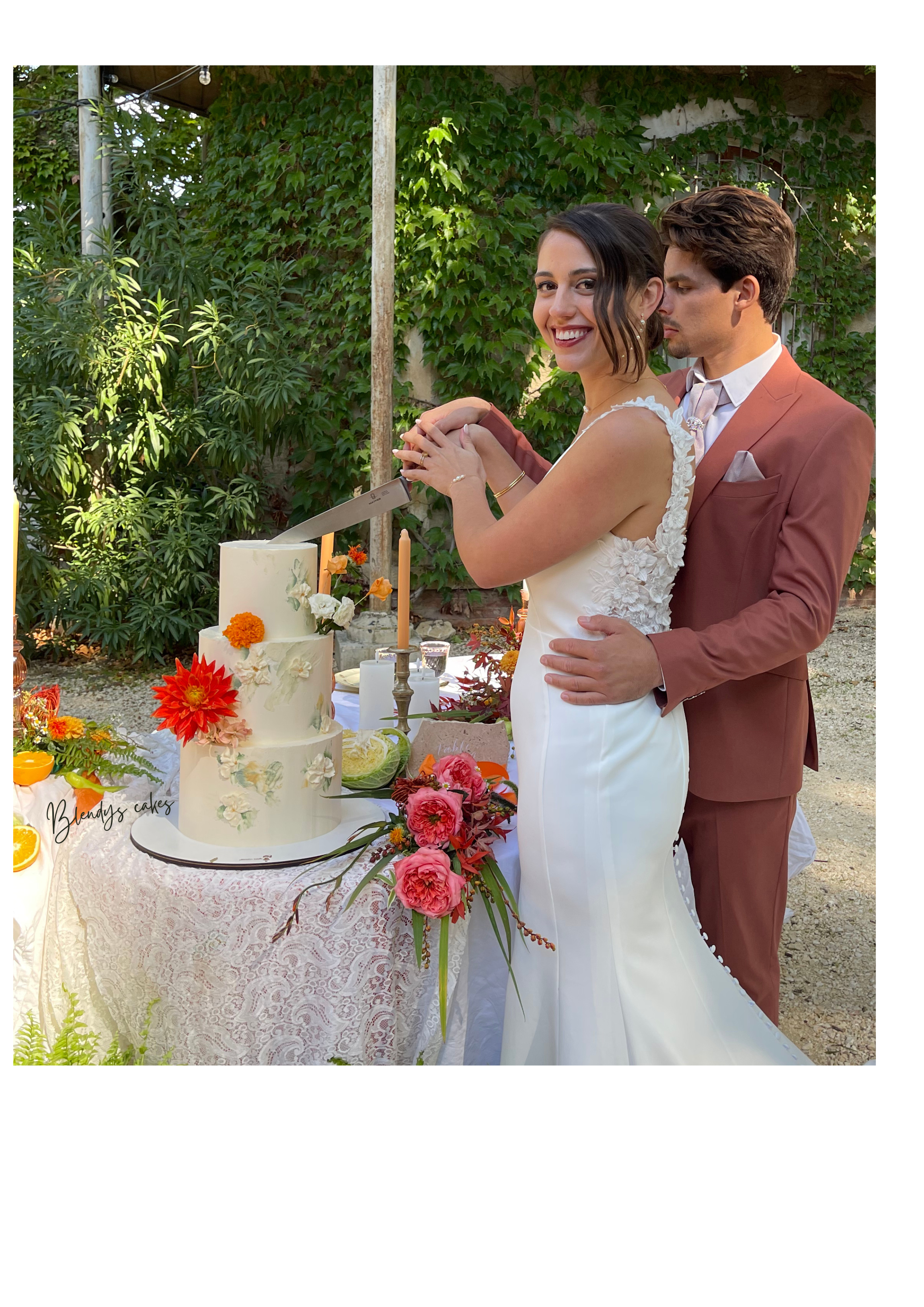 Wedding cake floral raffiné avec fleurs en crème, Avignon – Blendys Cakes